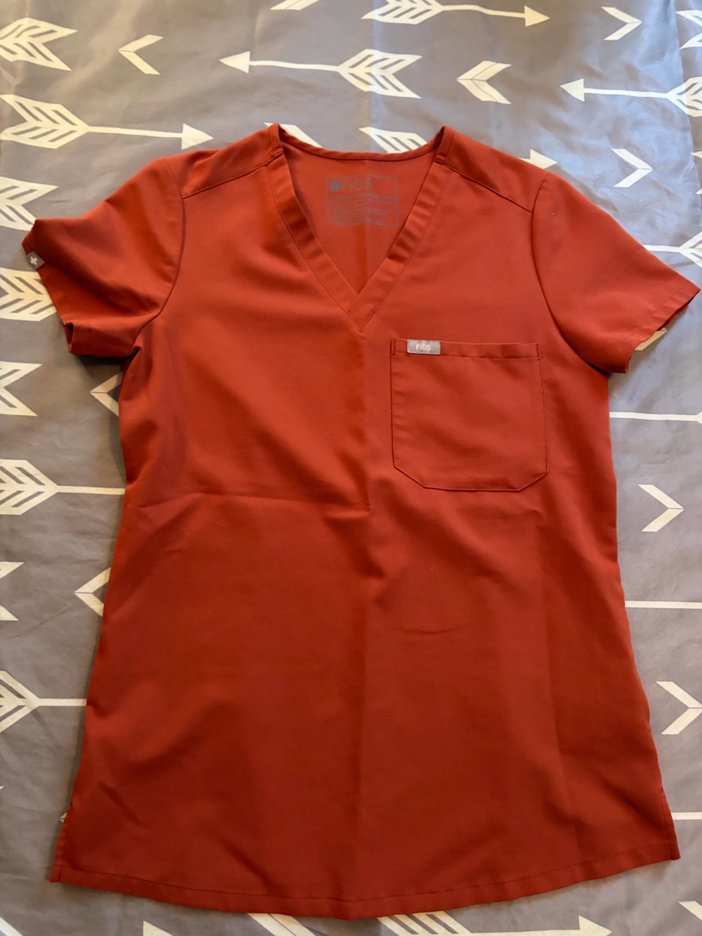 FIGS V-Neck Catarina Scrub Top in auburn
